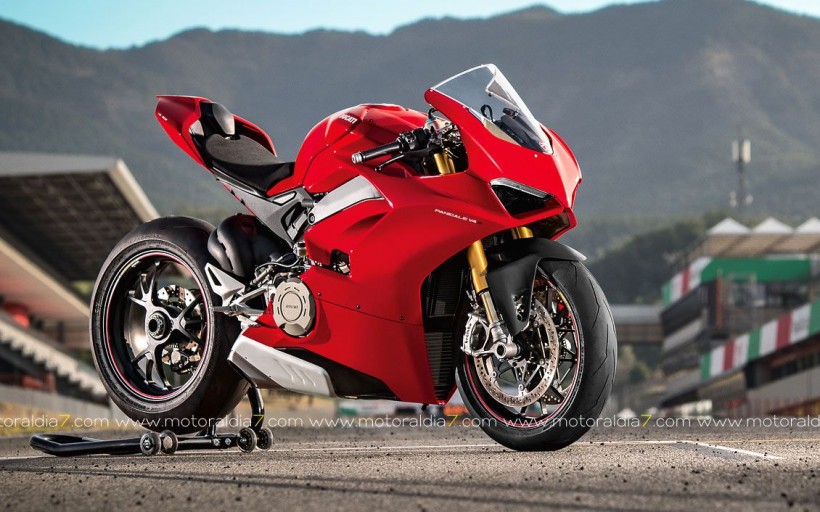 Ducati Canarias presenta la Panigale V4 , en el circuito