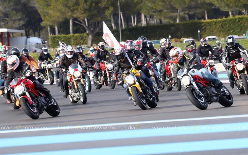 Récord roto para el desfile más grande de Ducati Monster