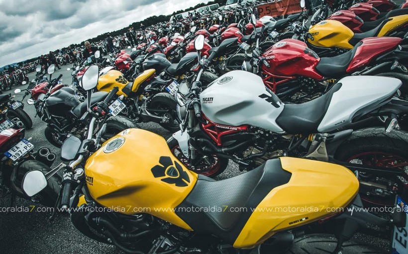 Récord roto para el desfile más grande de Ducati Monster