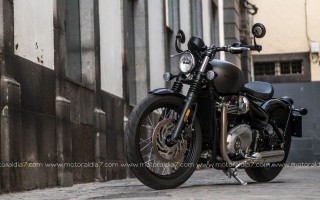 Bonneville Bobber, escandalosamente hermosa.