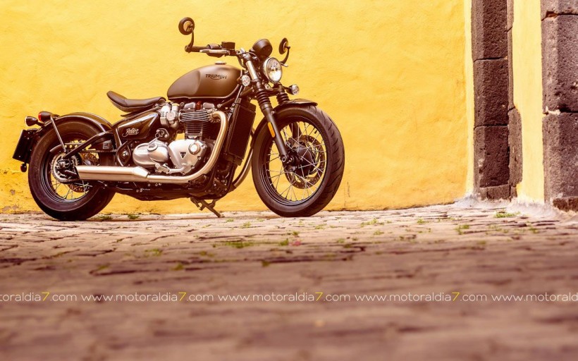 Bonneville Bobber, escandalosamente hermosa.