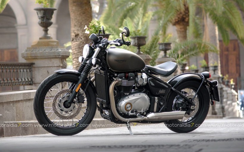 Bonneville Bobber, escandalosamente hermosa.