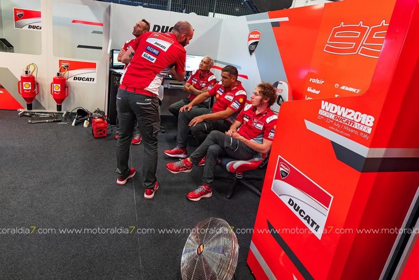 Visita al Box de Ducati.