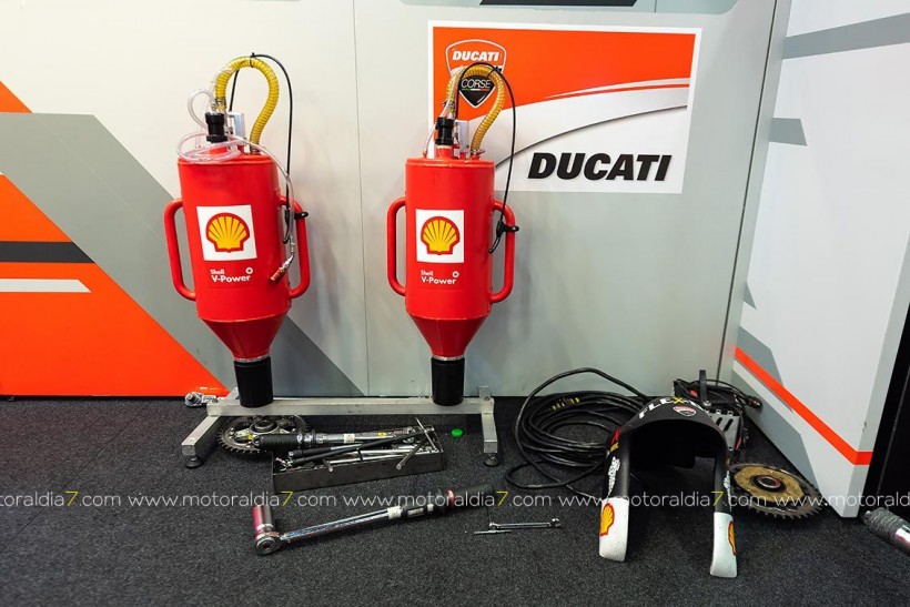 Visita al Box de Ducati.