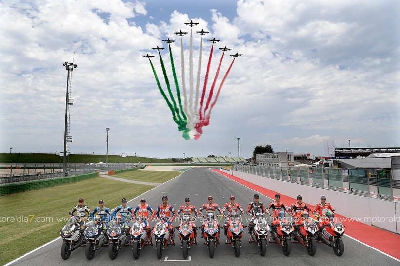 Los pilotos de Ducati emocionan el World Ducati Week 2018 con la "Carrera de Campeones"