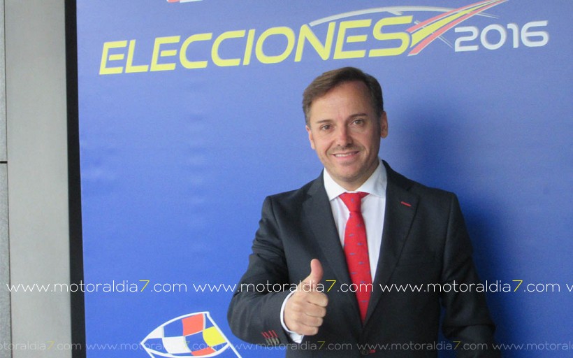 Trofeos con Manuel Aviñó, presidente de la RFEdA