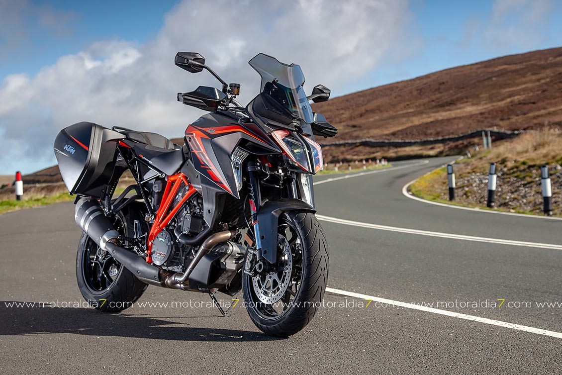 La KTM 1290 Super Duke GT en el TT.