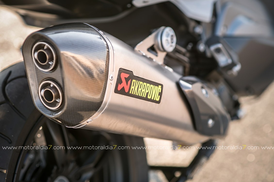 Incorpora el escape Akrapovic