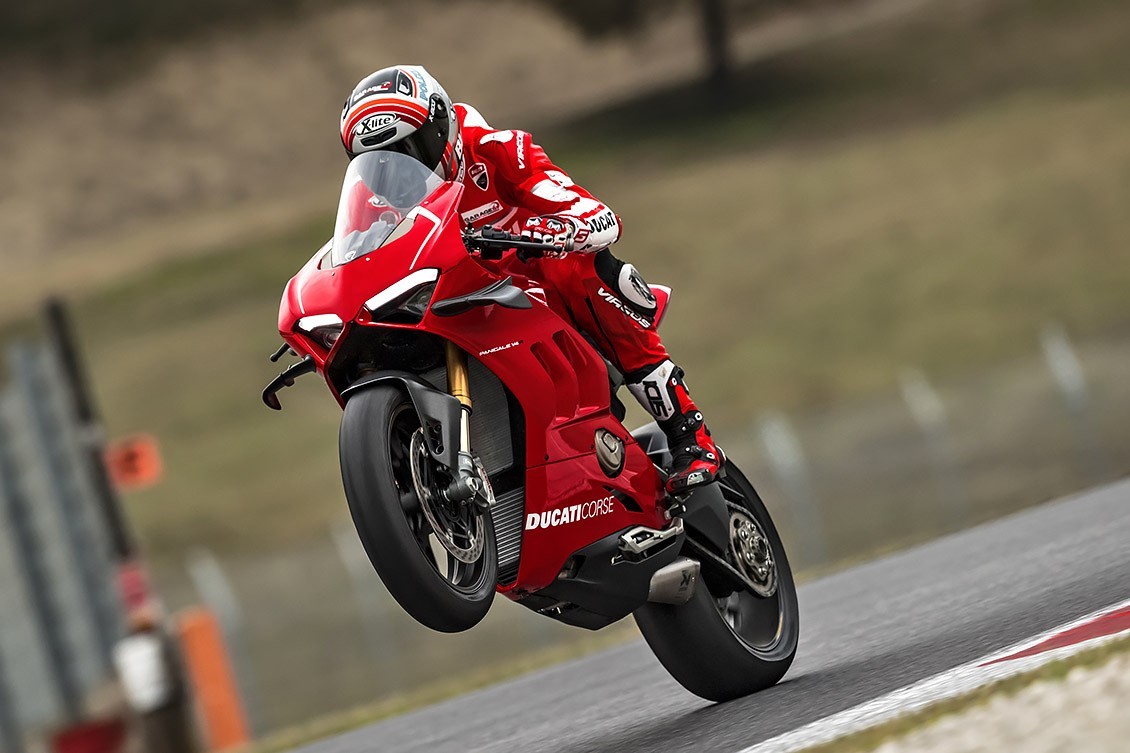 La Panigale V4 R es una moto de carreras