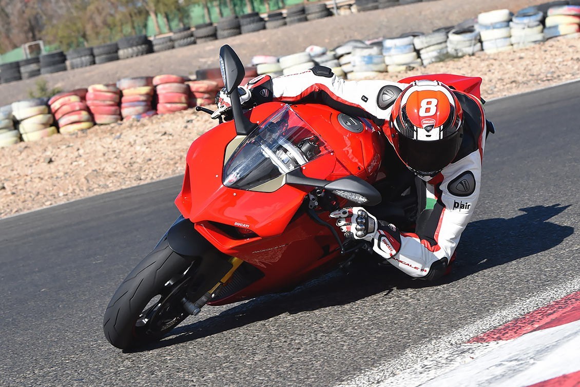 Más de 120 ducatistas crearon una marea roja en el Ducati Day