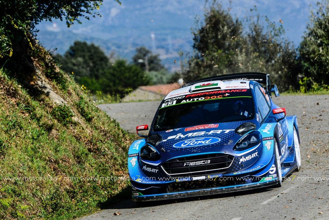 Evans vuelve a liderar