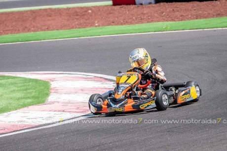 Espectaculares carreras en el inicio del Regional de Karting en Lanzarote