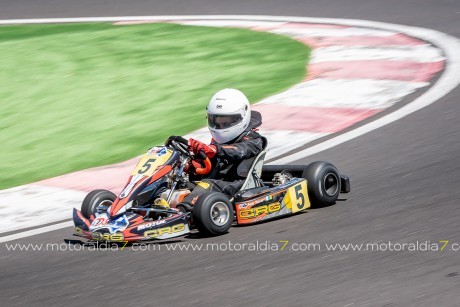 Espectaculares carreras en el inicio del Regional de Karting en Lanzarote