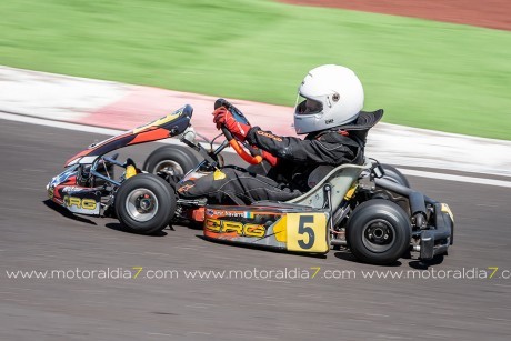 Espectaculares carreras en el inicio del Regional de Karting en Lanzarote