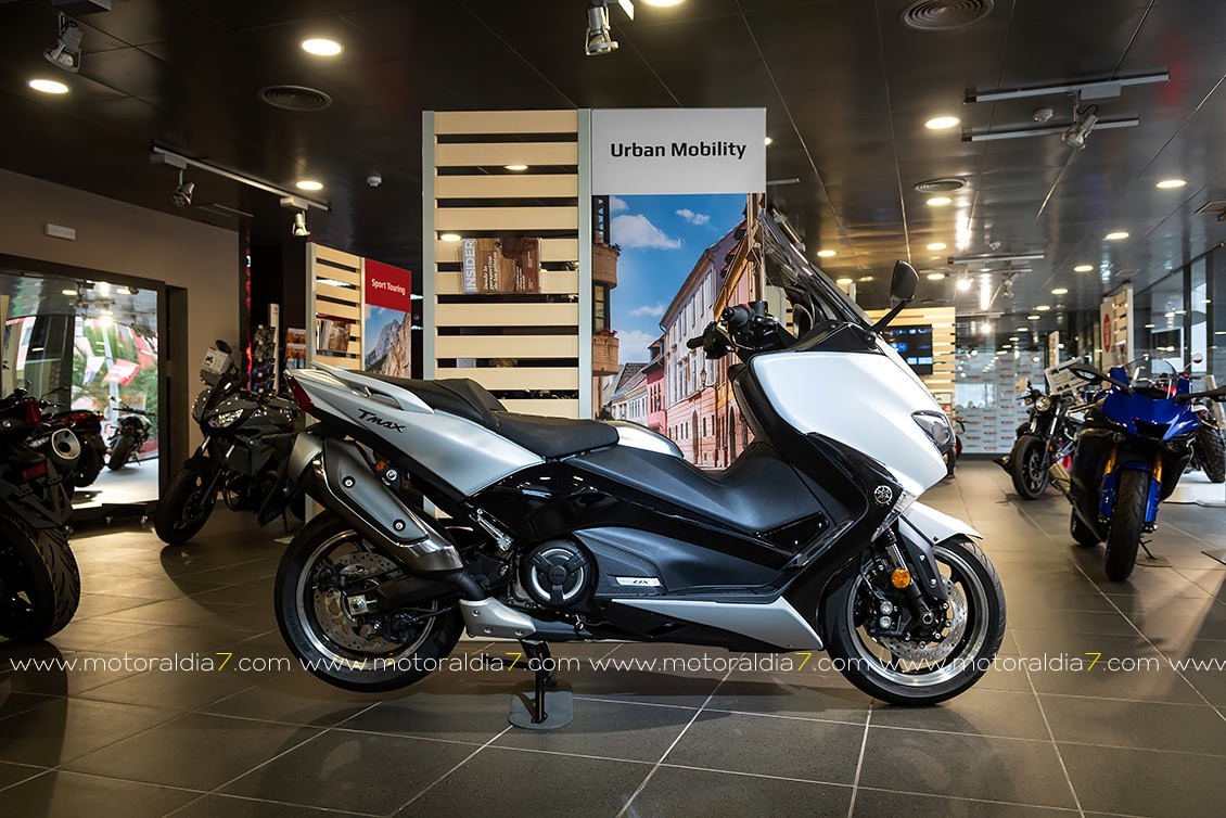 Yamaha TMAX Ice Fluo