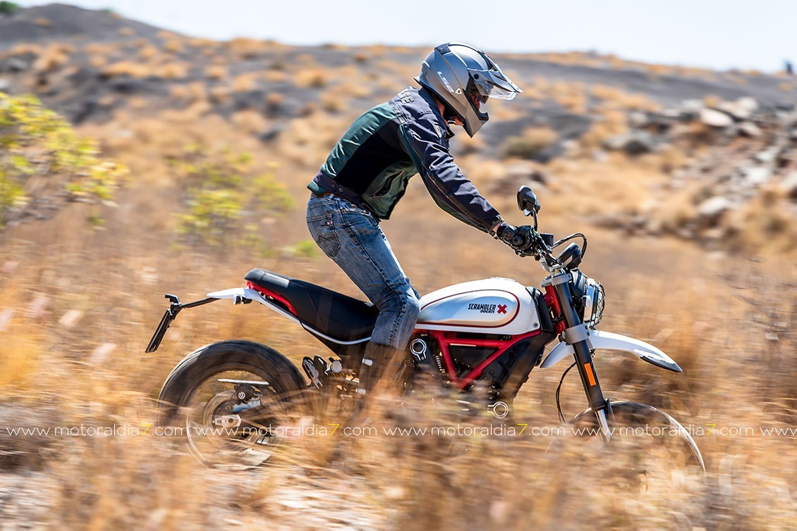 Esta Scrambler también se caracteriza por una posición de conducción exclusiva