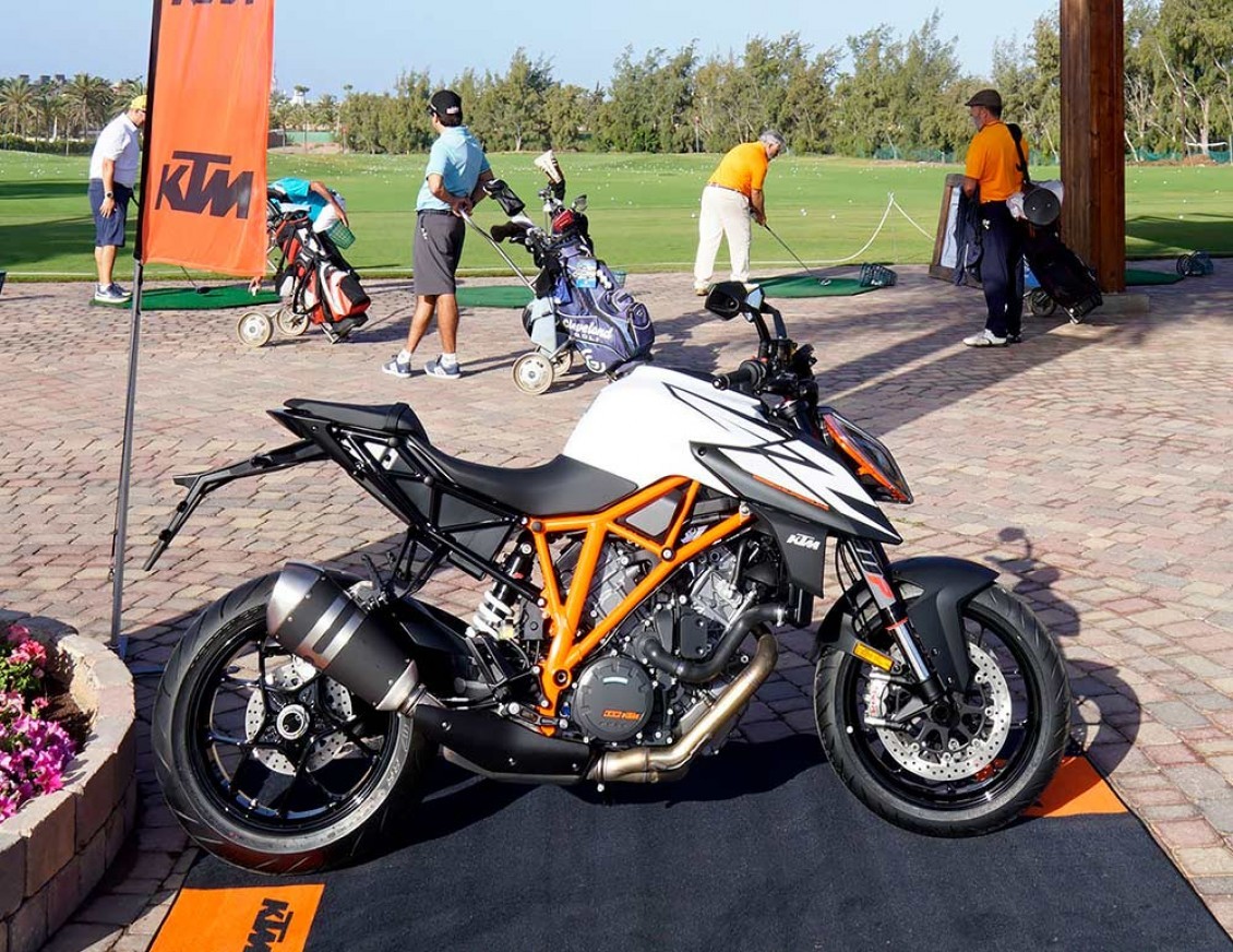 Valsebike tiñe de naranja el Green del Circuito Maspalomas Golf 2019