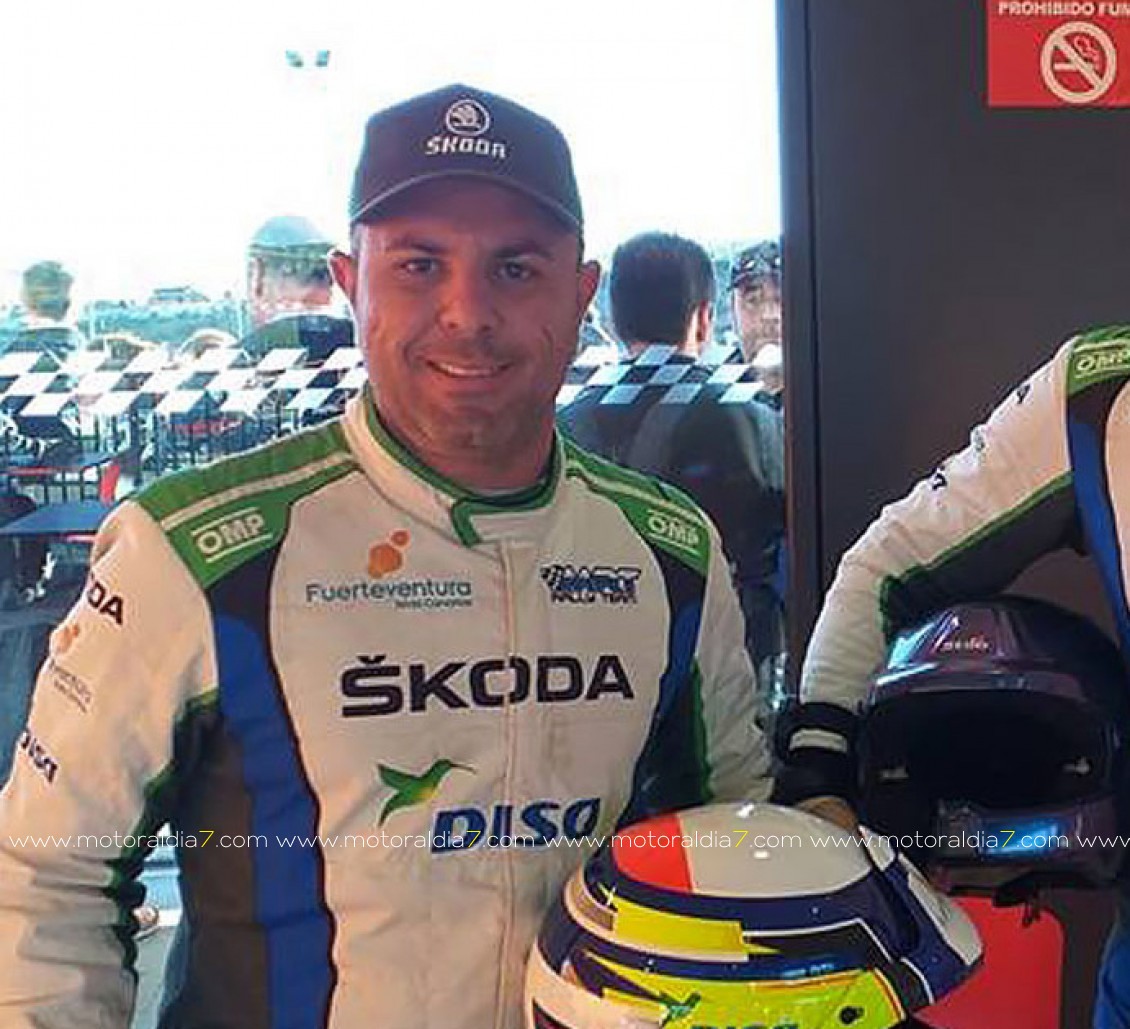 Gustavo Sosa con un Peugeot de Ya-Car