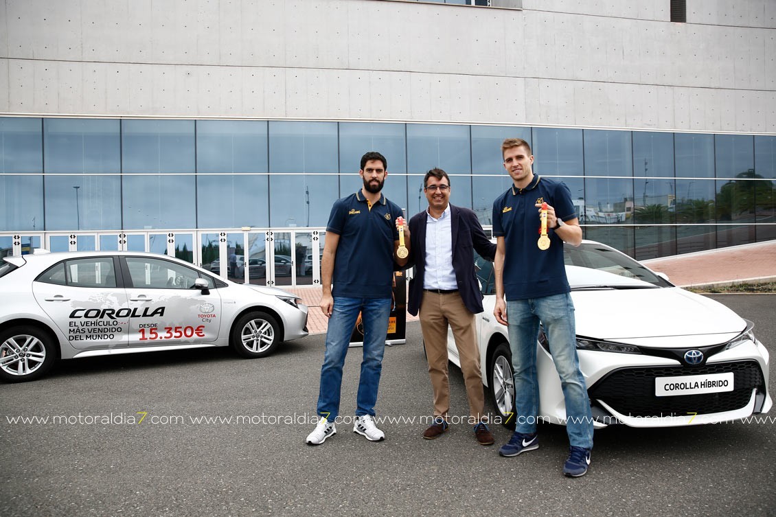 Dos campeones del mundo con los Toyota Corolla Híbrid