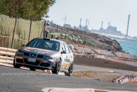 Un día de carreras con espectáculo y victorias