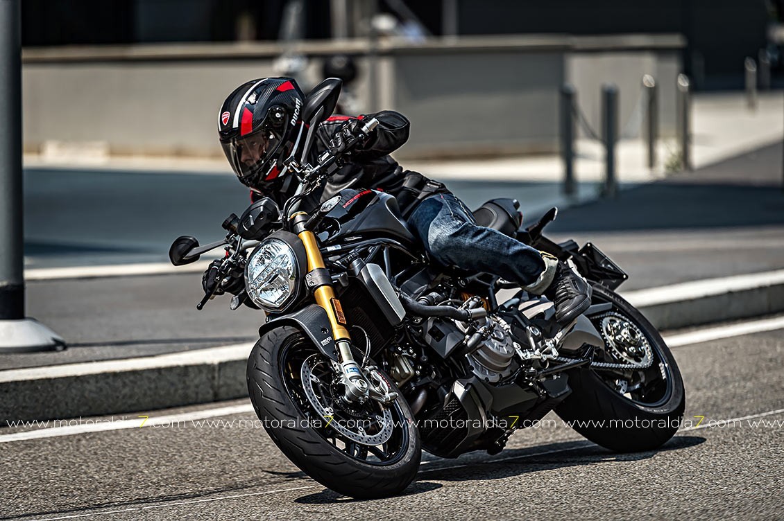 La Monster 1200 S se hace “Black on Black”