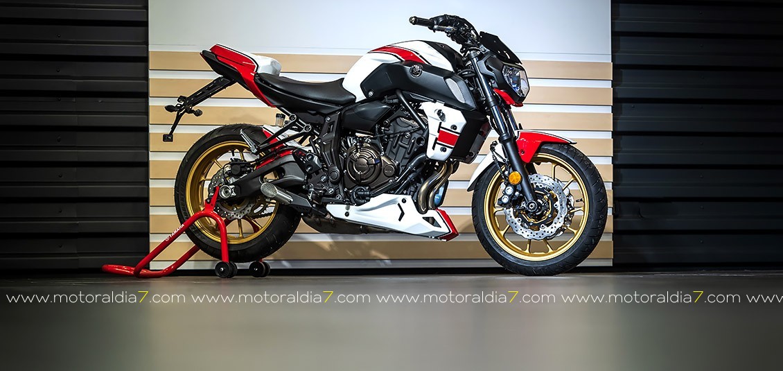 Yamaha MT07 versión Navidad