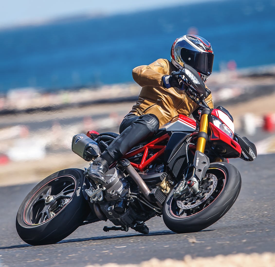 La Hypermotard pasa de 11 unidades en 2019 a 41 unidades lo que supone un espectacular crecimiento del 273%. 