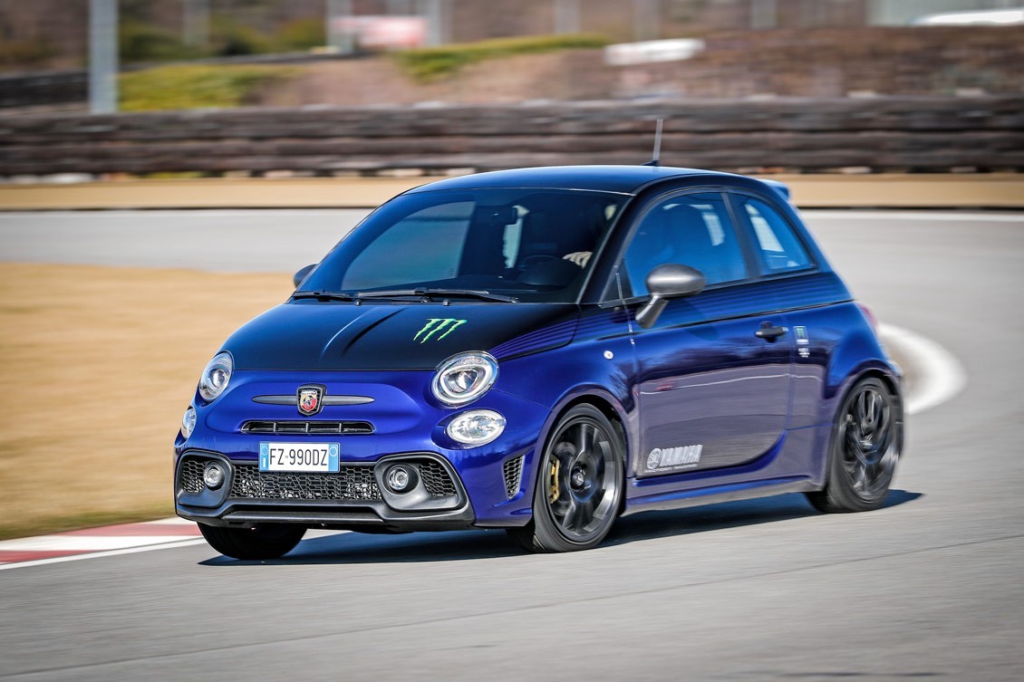 Nuevos Abarth 595¸ Monster Energy Yamaha y Scorpioneoro