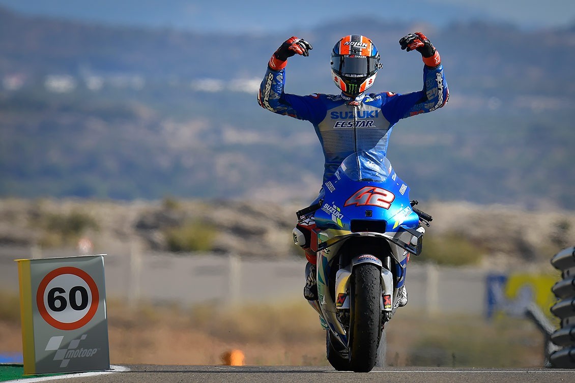 Rins reina en MotorLand, Mir toma el liderazgo del campeonato