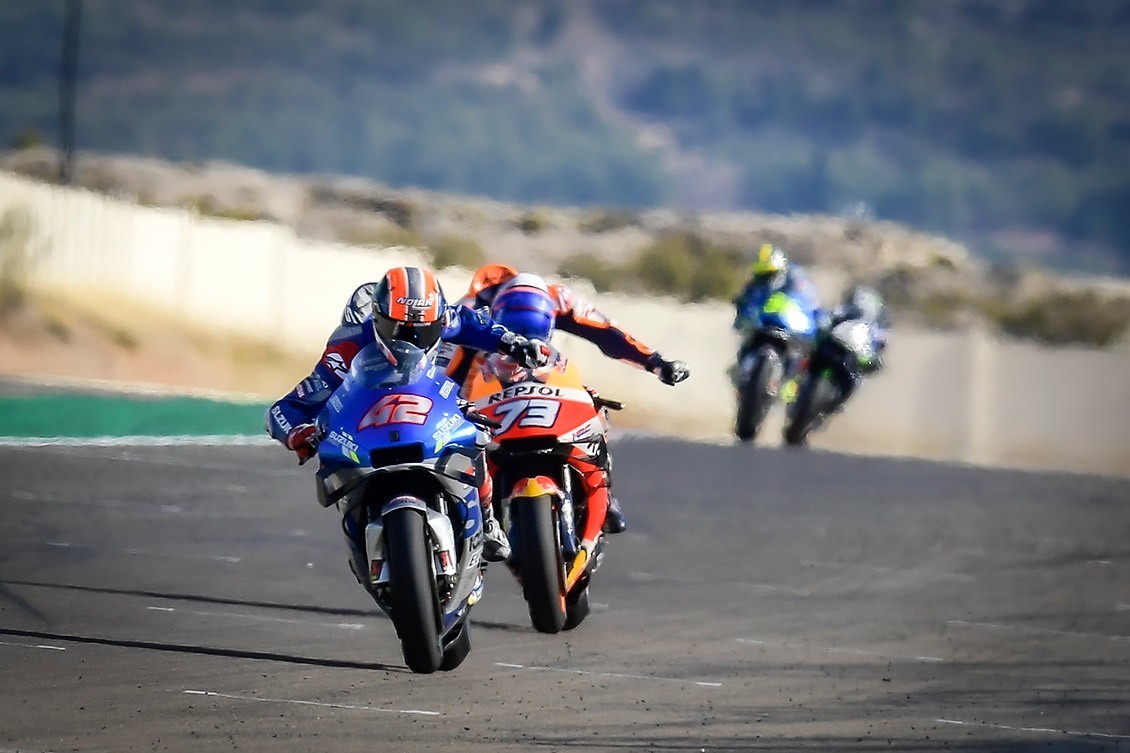 Rins reina en MotorLand, Mir toma el liderazgo del campeonato