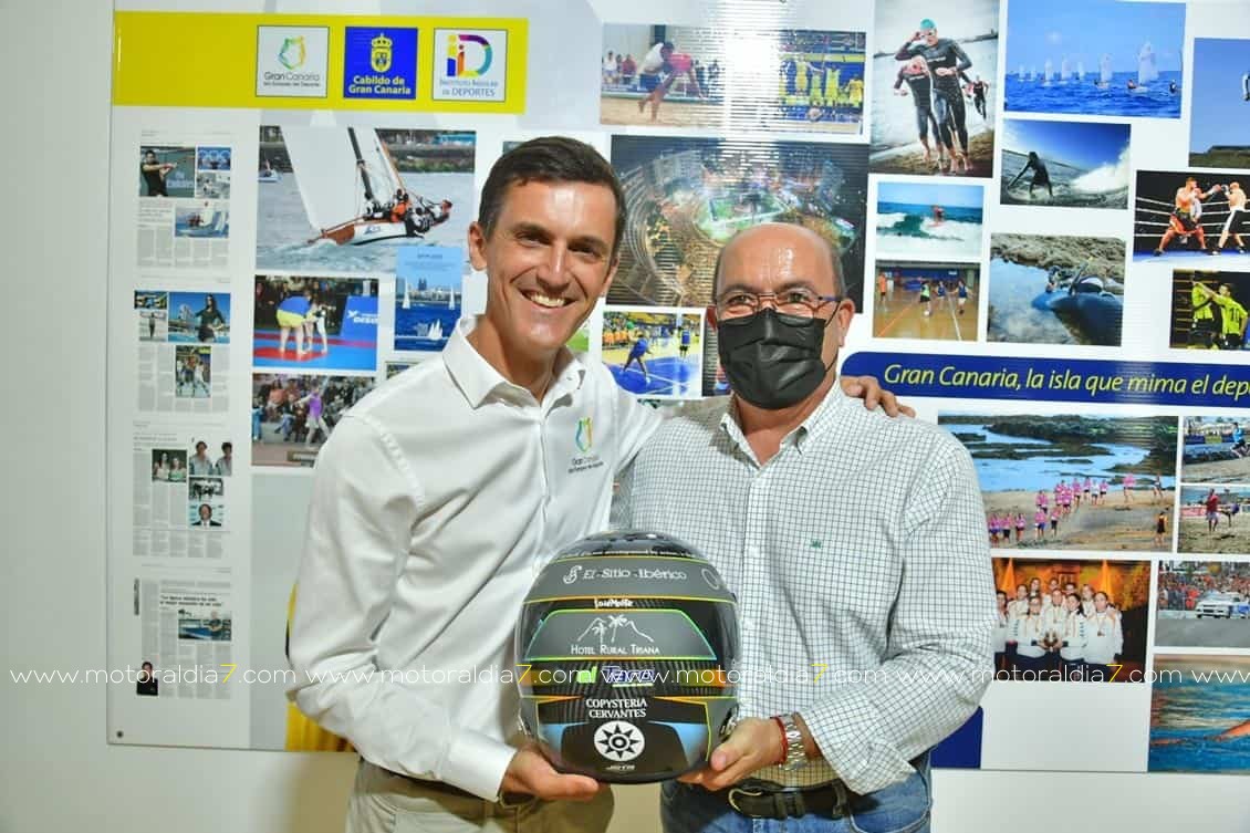 Rogelio Peñate con Gran Canaria Isla Europea del Deporte