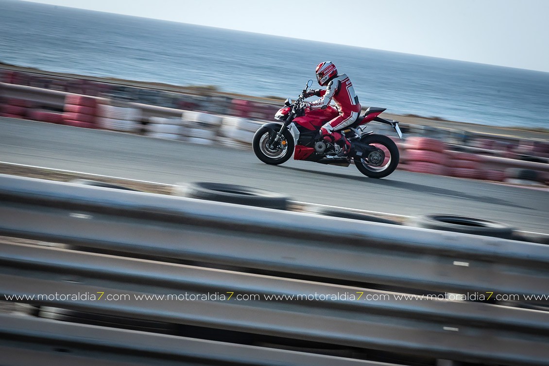 Ducati Canarias hace rugir la nueva Streetfighter V2