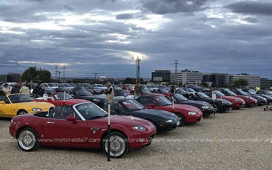 50 Mazda MX-5 disfrutan del cine