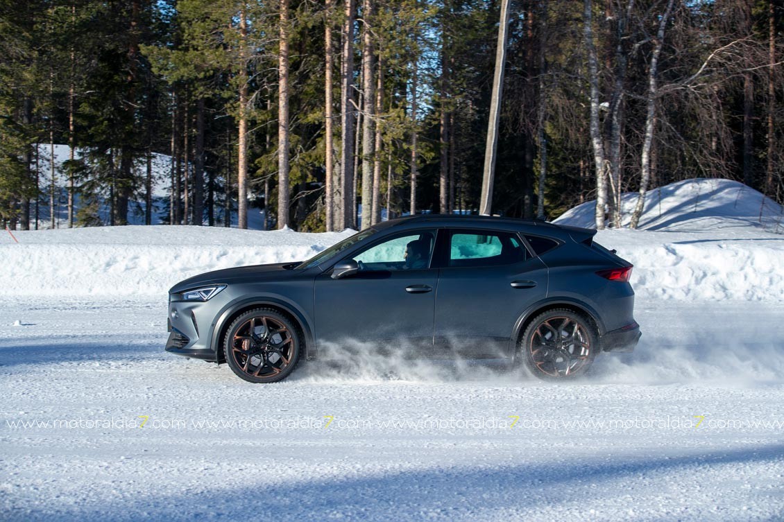 El CUPRA Formentor VZ5 sobre el hielo