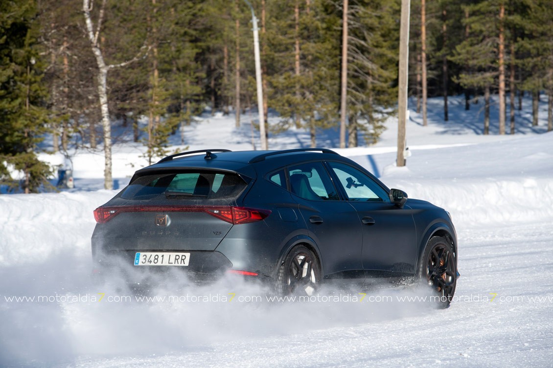 El CUPRA Formentor VZ5 sobre el hielo