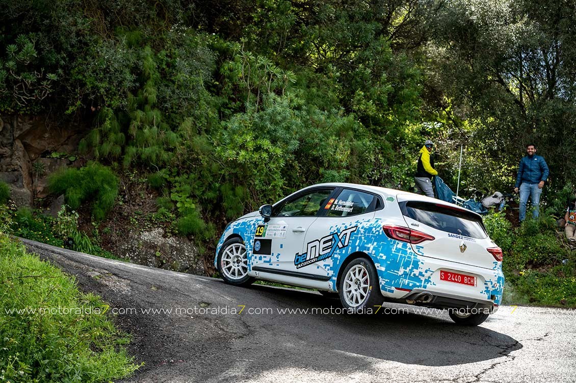 Manuel Hernández y David Bethencourt,  en la primera cita de la II Clio Trophy Canarias