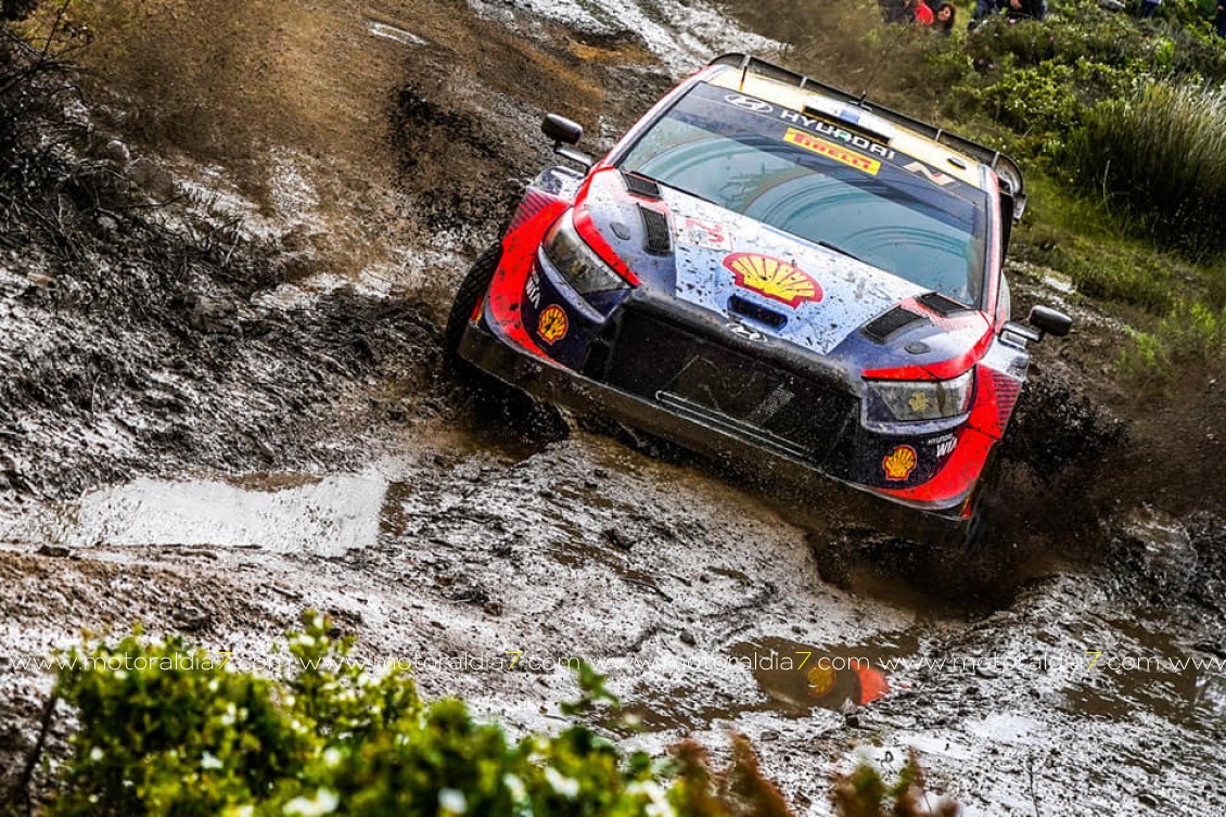 Neuville se engancha a la pelea por el WRC