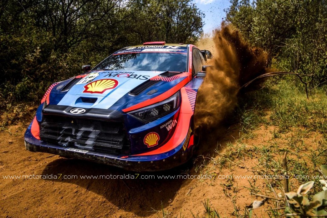 Pleno de Toyota en el Safari, con Ogier como líder