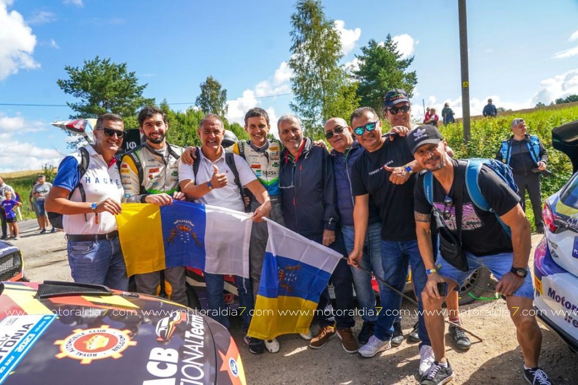 Rogelio Peñate arropado por la afición canaria