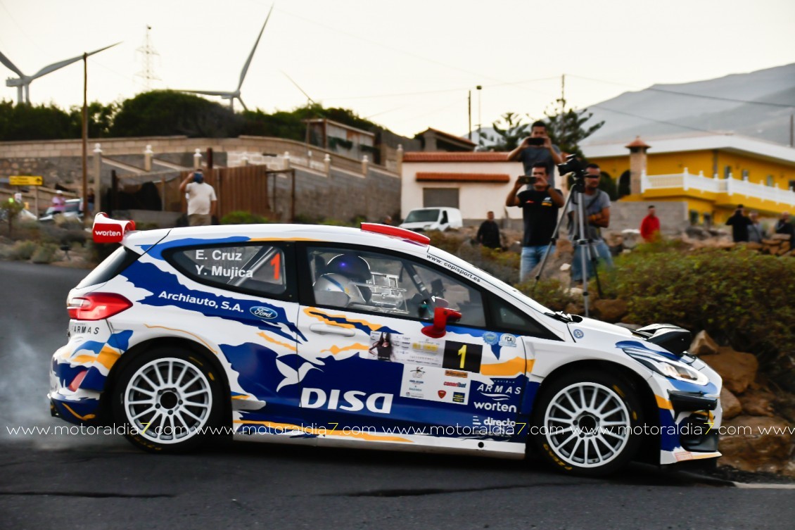 Enrique Cruz y Yeray Mujica comandan el Rally Isla Tenerife