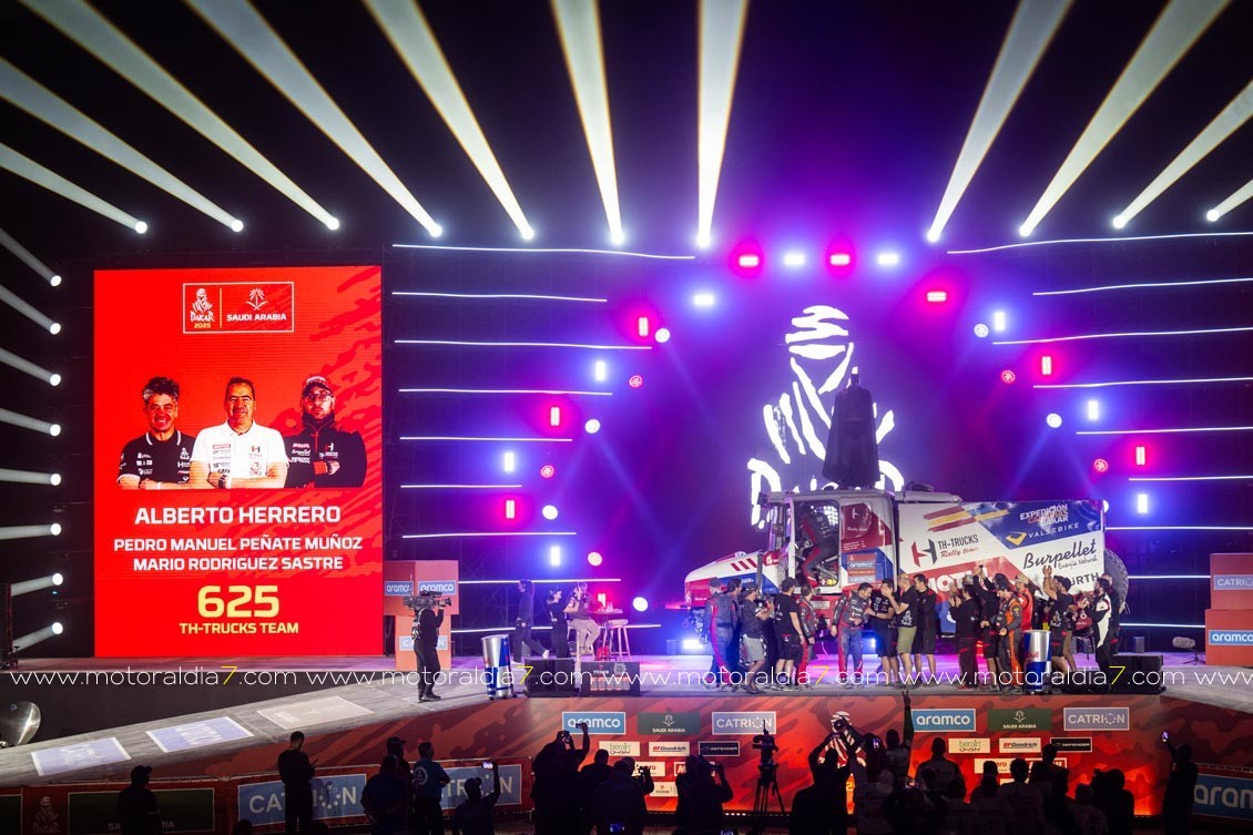 Pedro Peñate hace historia y finaliza su primer Dakar en la categoría de camiones