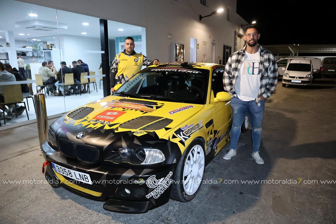 Jorge Guillén y Adria Muñoz, presentaron su nuevo coche