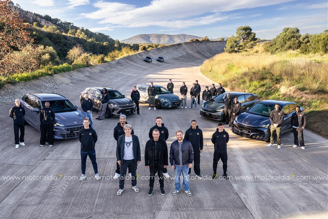 Los jugadores del FC Barcelona personalizan sus nuevos CUPRA