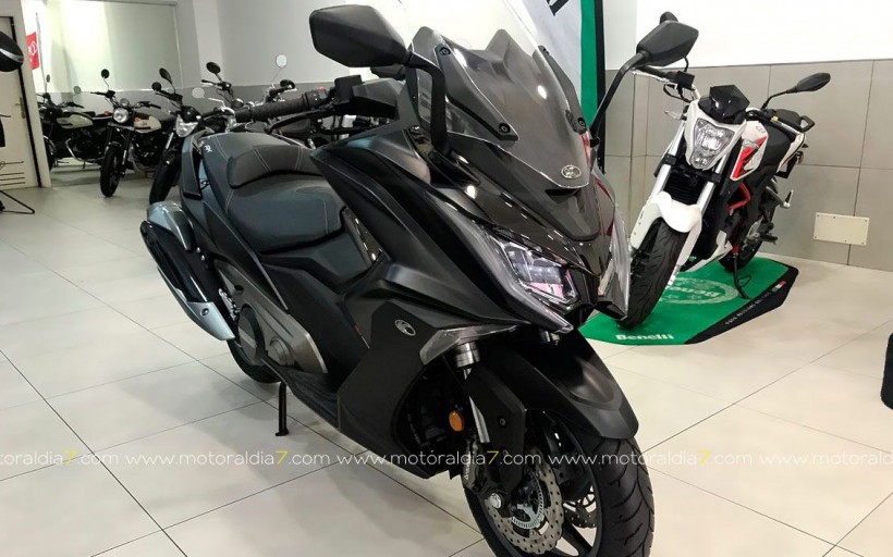  AK550 El Buque Insignia de Kymco