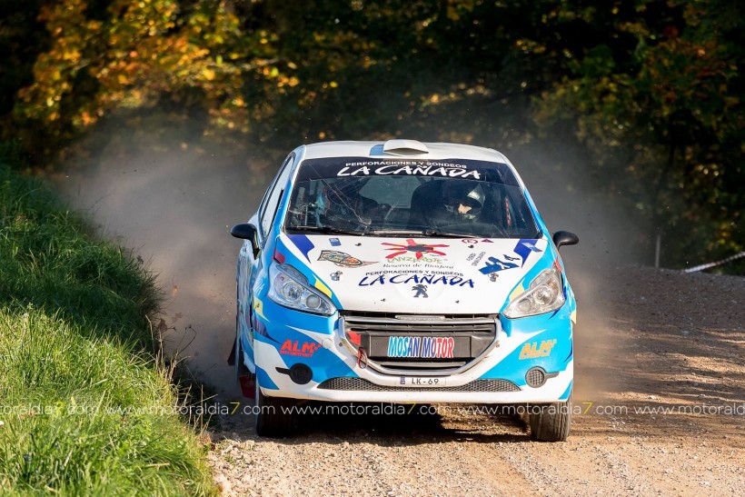 El lanzaroteño Raúl Hernández, estará en la última cita del FIA ERC, con Rogelio Peñate a la derecha.