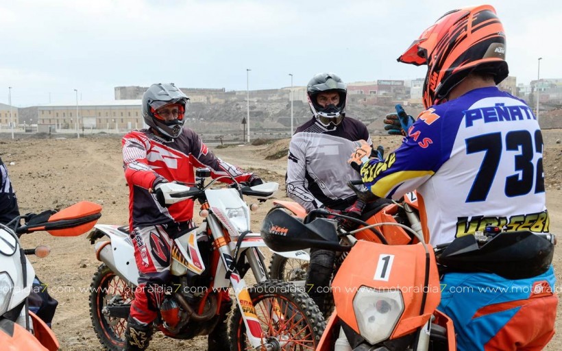 La Escuela KTM Off-Road beca con 500 euros a sus alumnos que compitan esta temporada