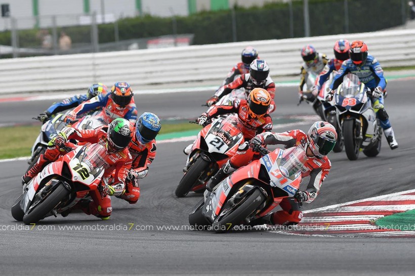 Los pilotos de Ducati emocionan el World Ducati Week 2018 con la 