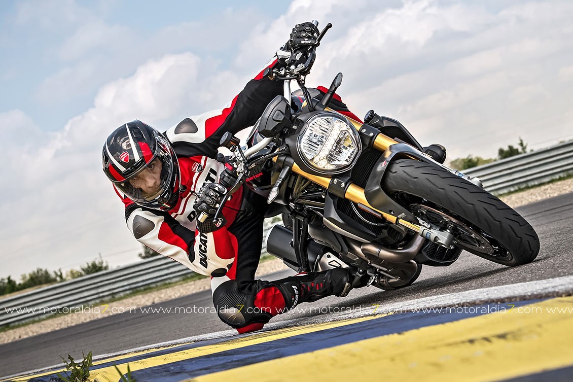 La Monster 1200 S se hace “Black on Black”