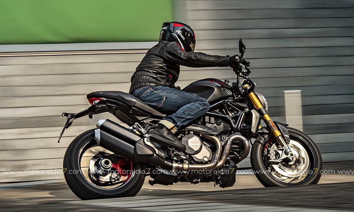 La Monster 1200 S se hace “Black on Black”