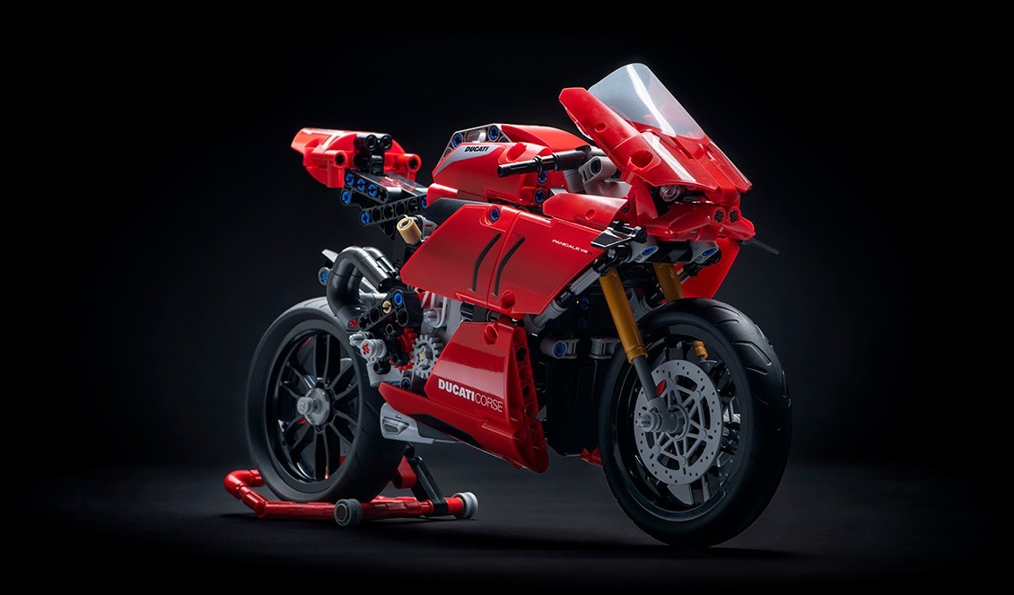 Emoción y diversión con la Ducati Panigale V4 R LEGO® Technic™